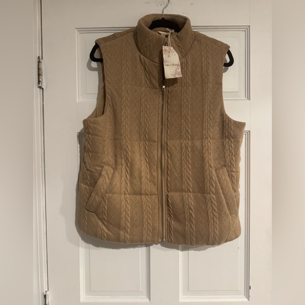 Hem and Thread NWT vest. Size medium